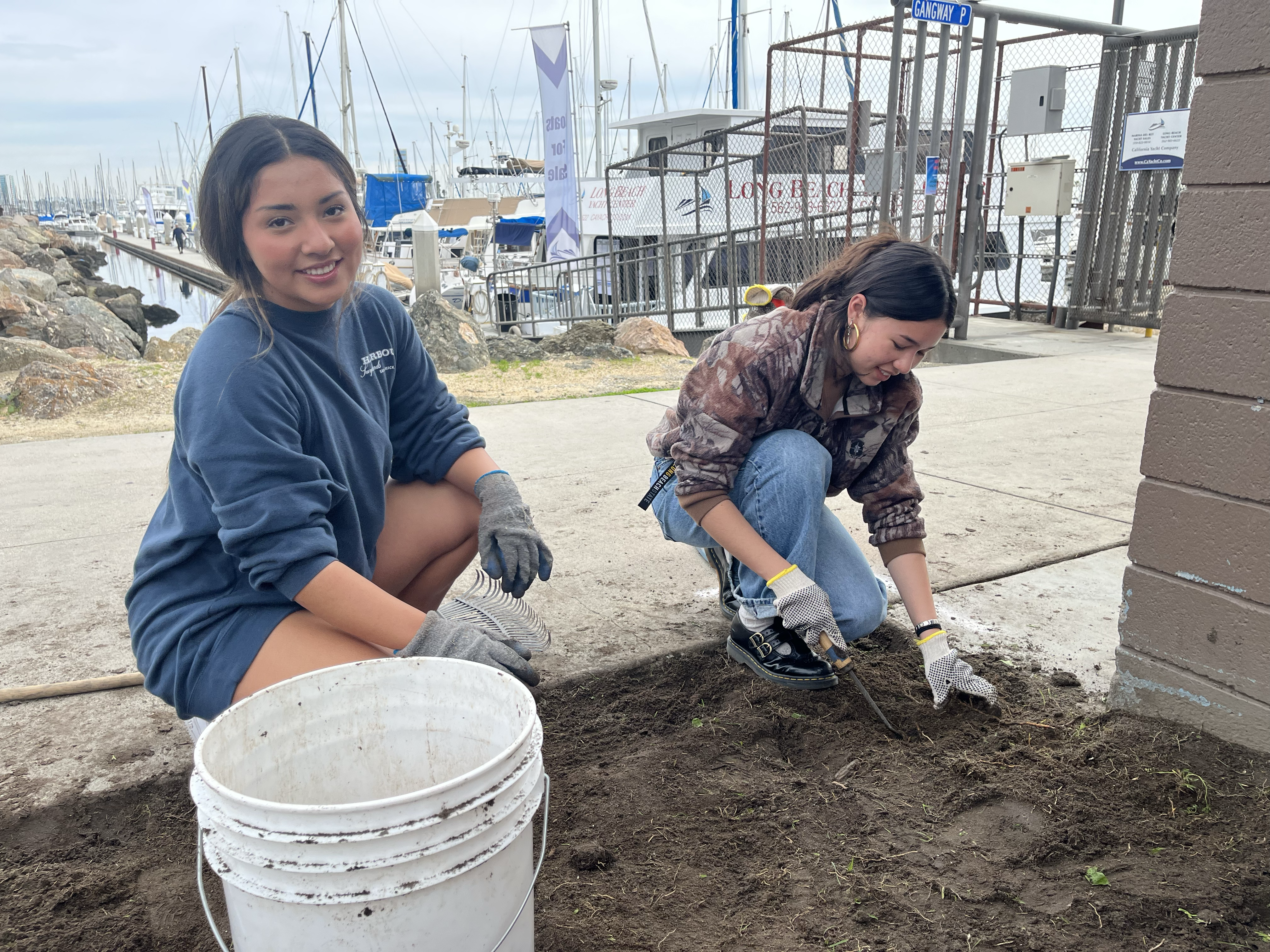 OFG volunteers weeding