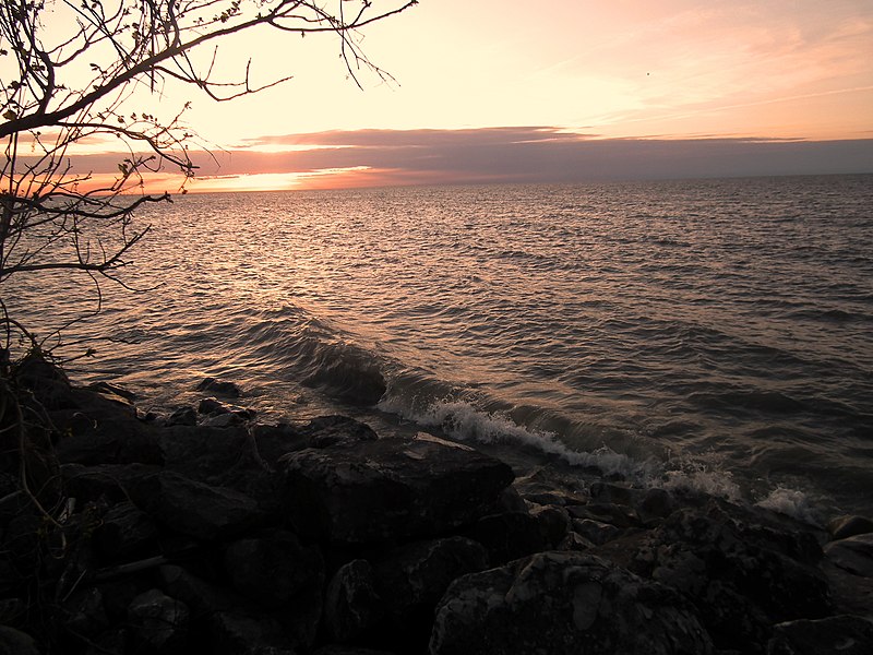 Mentor Ohio_Sunset_on_the_Coast_of_Lake_Erie_CC 2.0 Erik Drost