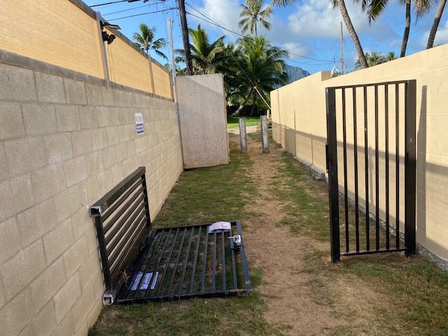 Kaʻapuni drive beach access gate